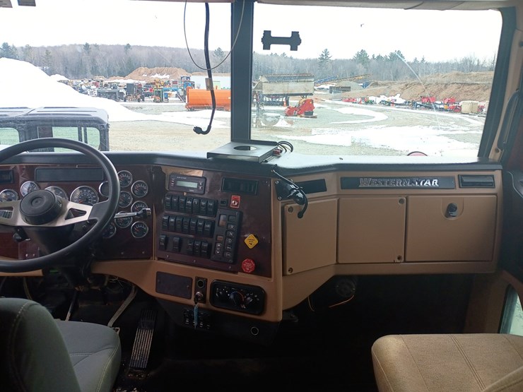 2012-massey-ferguson-8-image-62