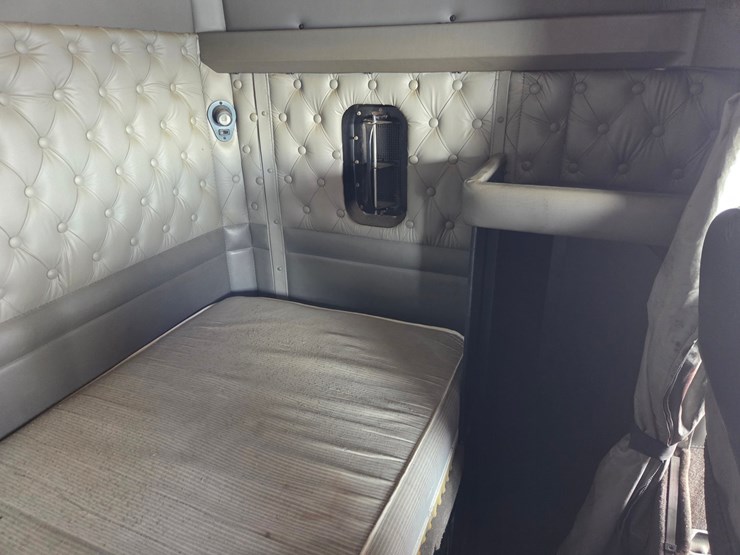 2005-kenworth-t600-image-66