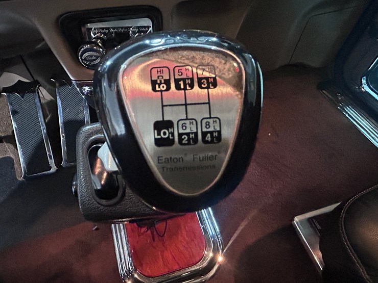 2007-peterbilt-379-image-59