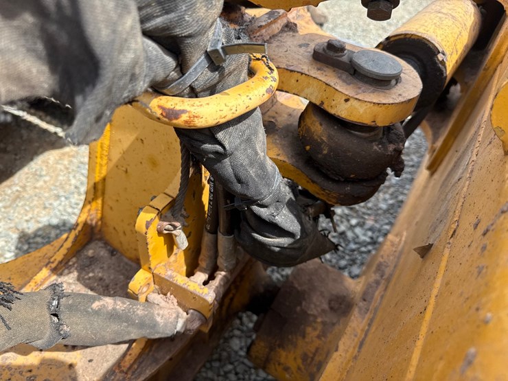 2002-deere-700h-lgp-image-15