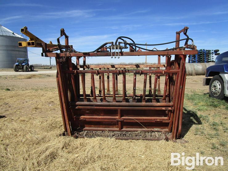 hydraulic-squeeze-chute-image-8