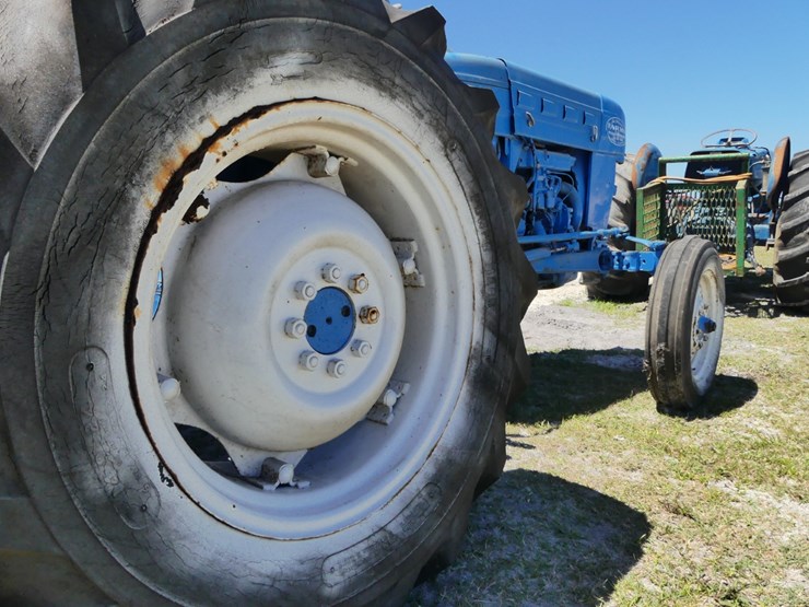 ford-tractor-image-6