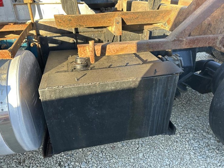 2001-mack-ch613-image-16