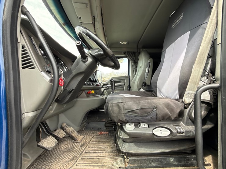 2019-kenworth-t680-image-61