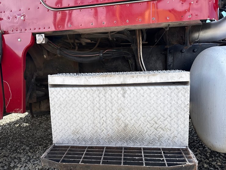 2004-peterbilt-378-image-12