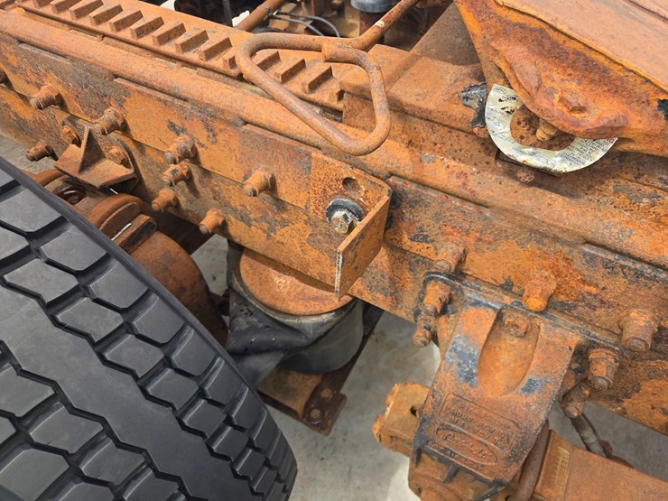 2002-peterbilt-379-image-34