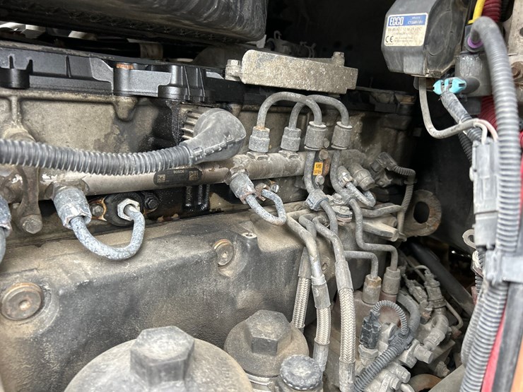 2017-massey-ferguson-8-image-55