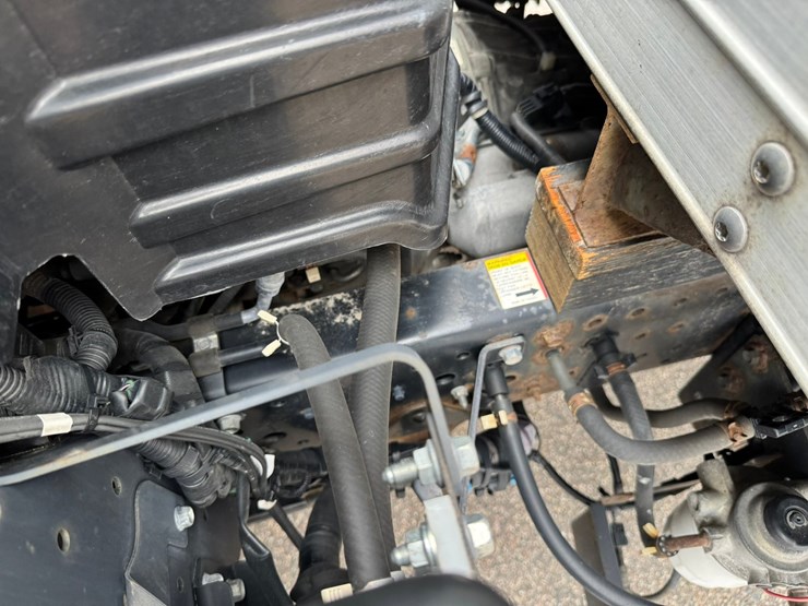 2019-isuzu-nrr-image-42