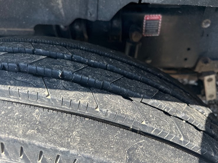 2014-massey-ferguson-8-image-68