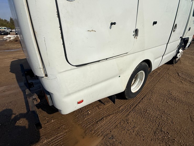 2004-isuzu-npr-image-20