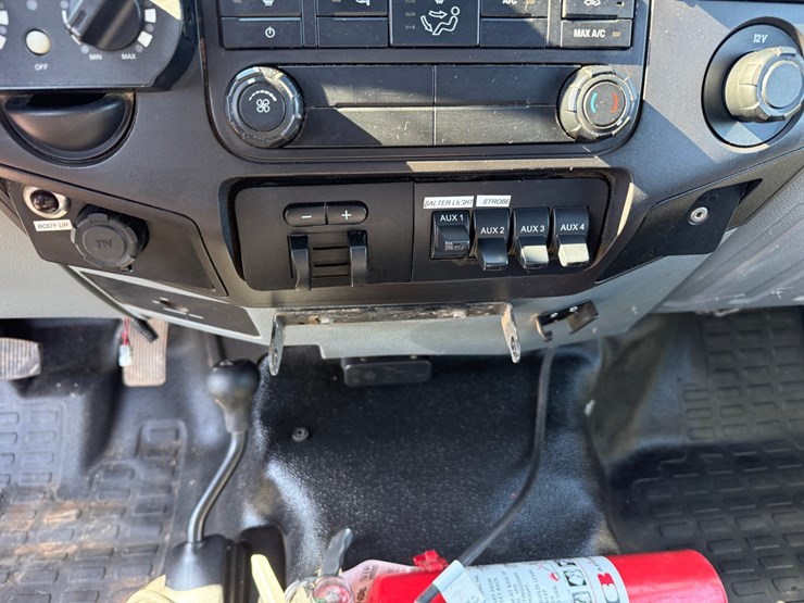 2014-ford-f550-xl-image-28