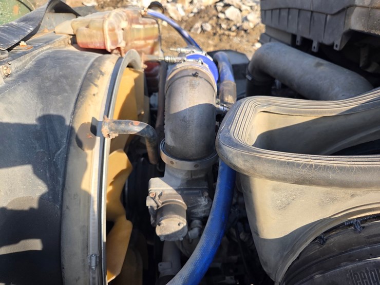 2012-international-7600-image-45