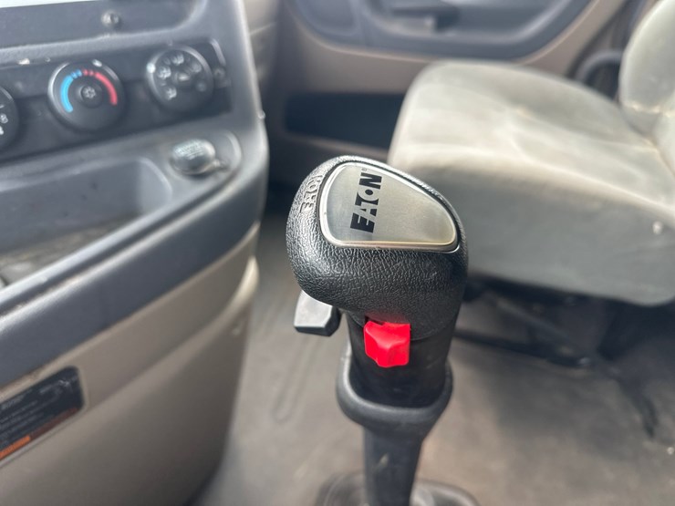 2017-massey-ferguson-8-image-42