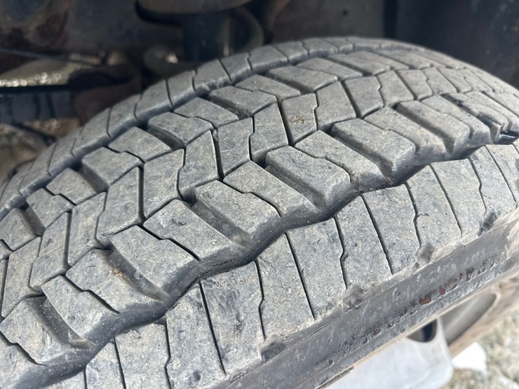 2012-massey-ferguson-8-image-70