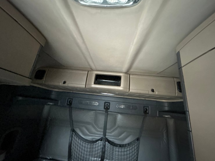 2017-massey-ferguson-8-image-77