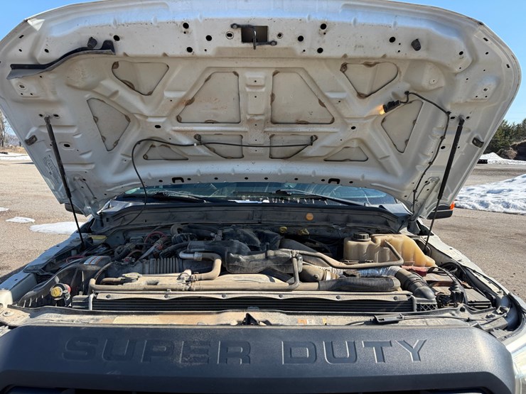 2014-ford-f550-xl-image-33