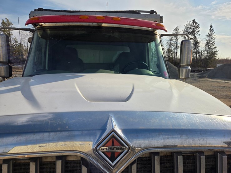 2012-international-7600-image-13