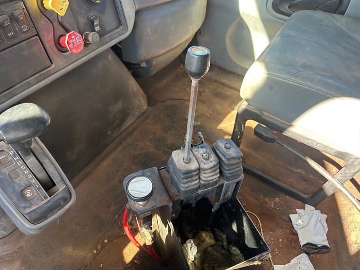 2006-international-7400-image-58