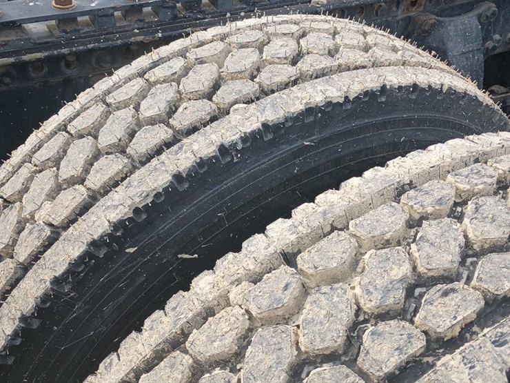 2012-massey-ferguson-8-image-73