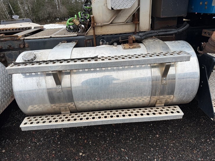 2020-kenworth-t800-image-49