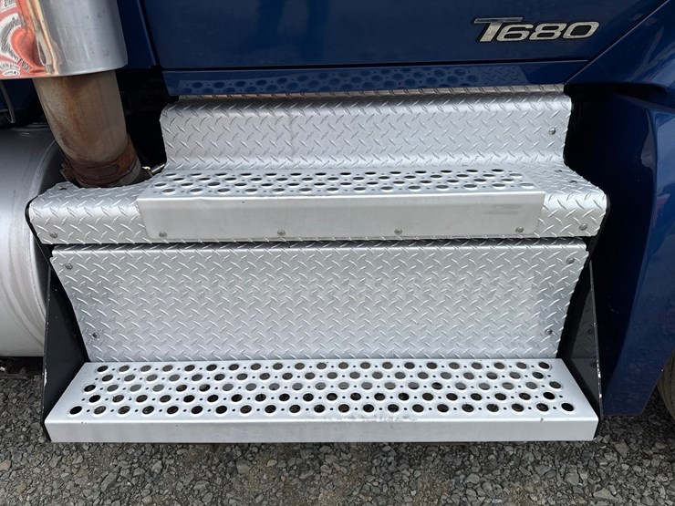 2019-kenworth-t680-image-44