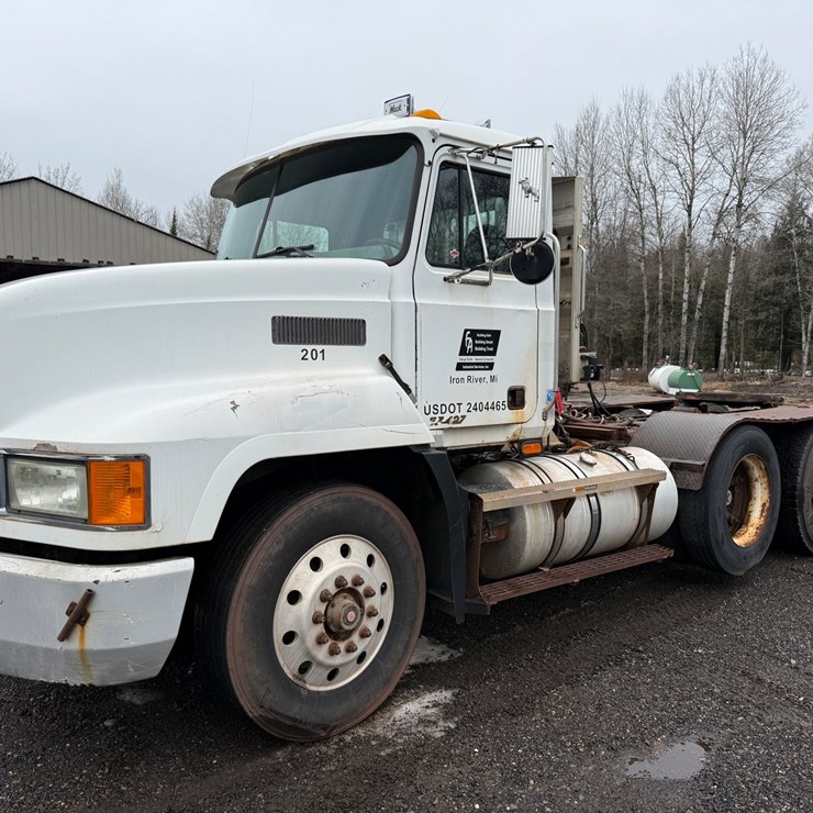 1996 MACK CH613