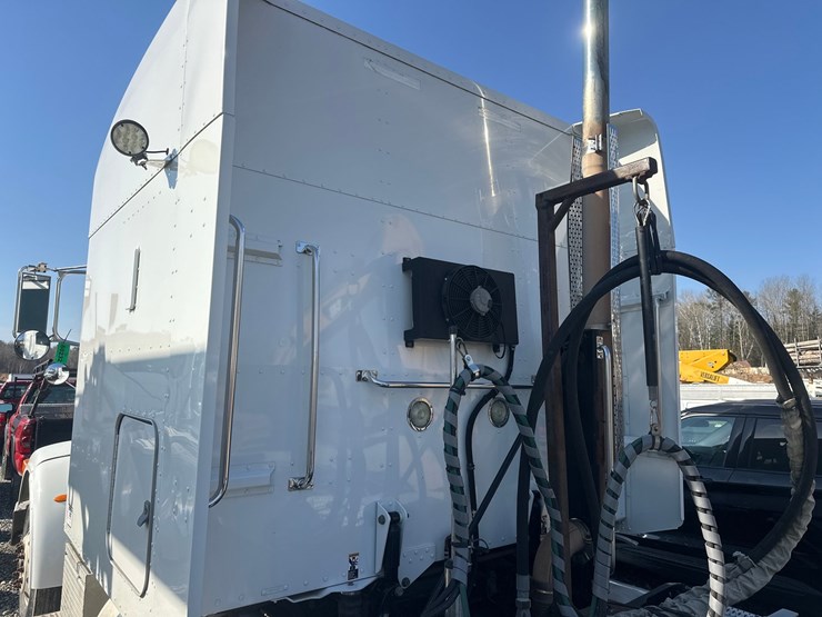 2013-peterbilt-365-image-17