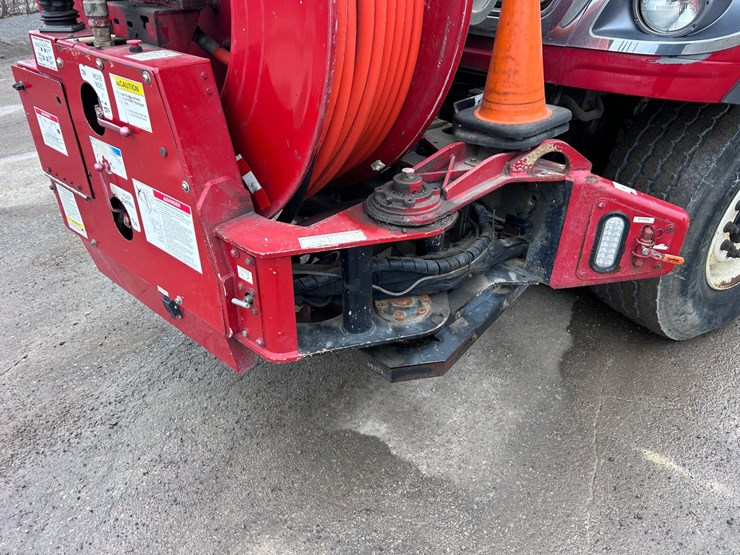 #1690-•-2013-international-7500-6x4-hydro-excavation-truck-image-9