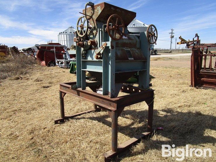 davis-roller-mill-and-motor-on-stand-image-7