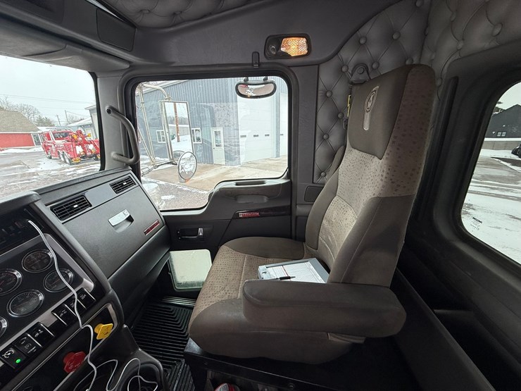 2011-kenworth-t800-image-58