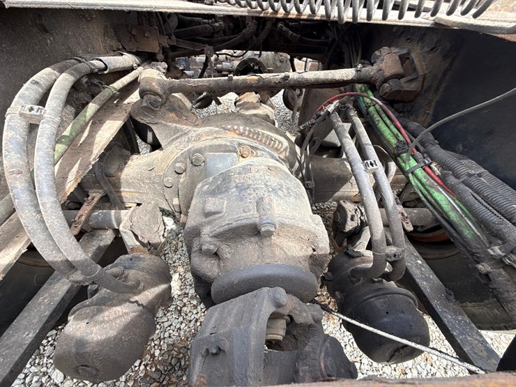 2018-freightliner-122sd-image-45