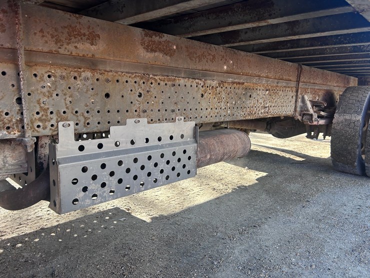 2012-isuzu-npr-image-31