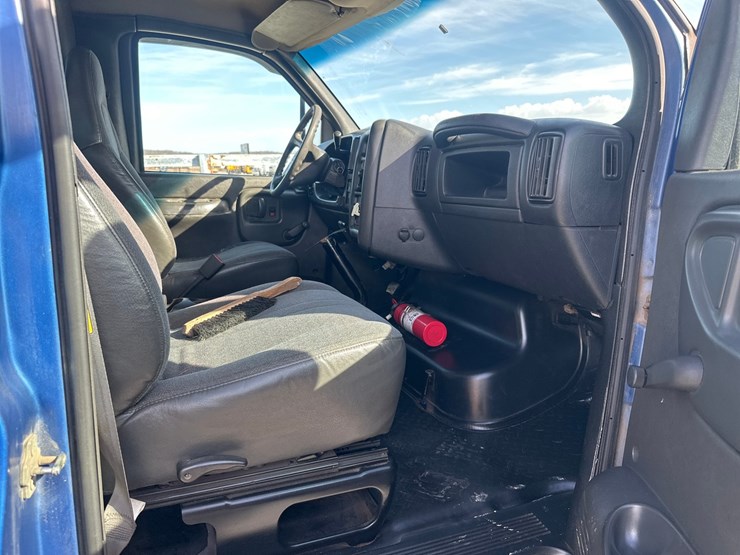 2005-massey-ferguson-8-image-25