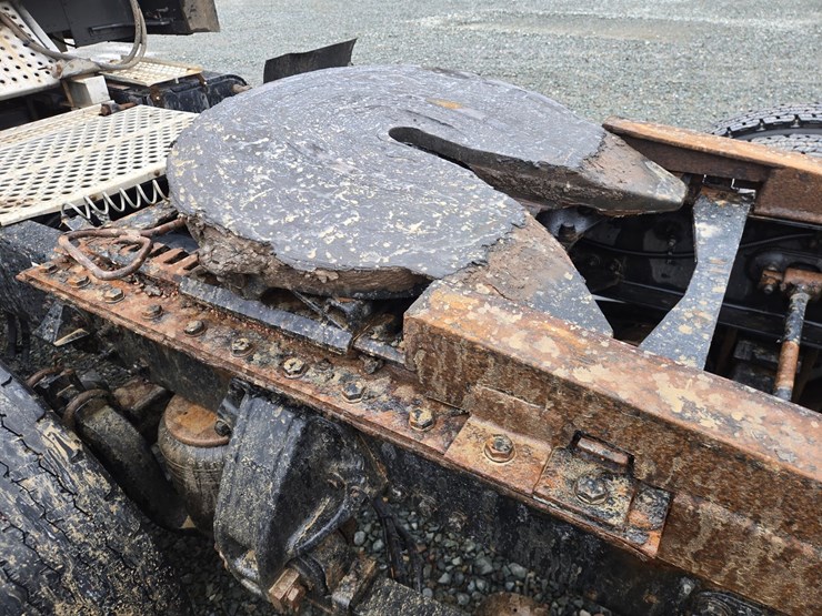 2017-kenworth-t680-image-31