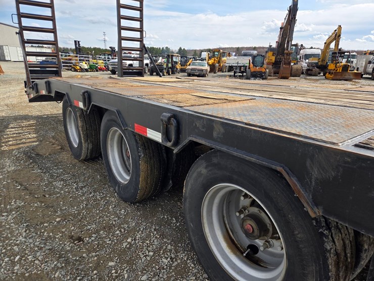 2013-massey-ferguson-8-image-18