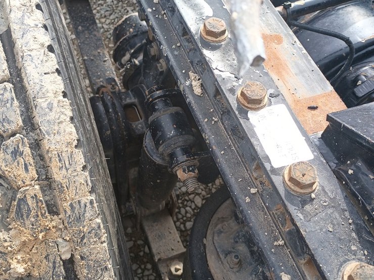 2012-massey-ferguson-8-image-26