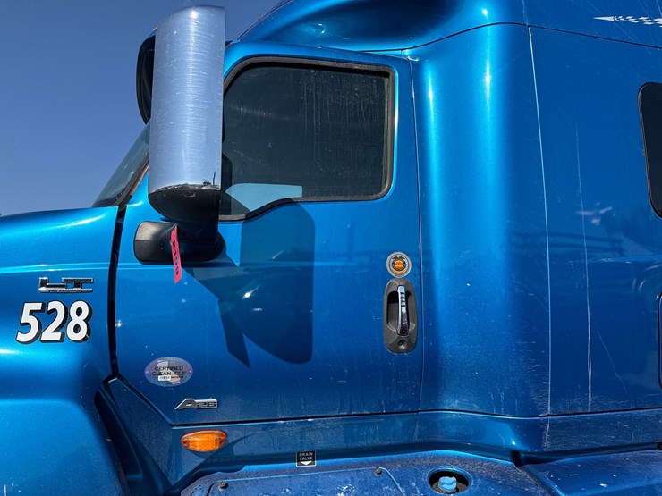 #2199-•-2020-international-a26-sleeper-cab-truck-tractor-image-15