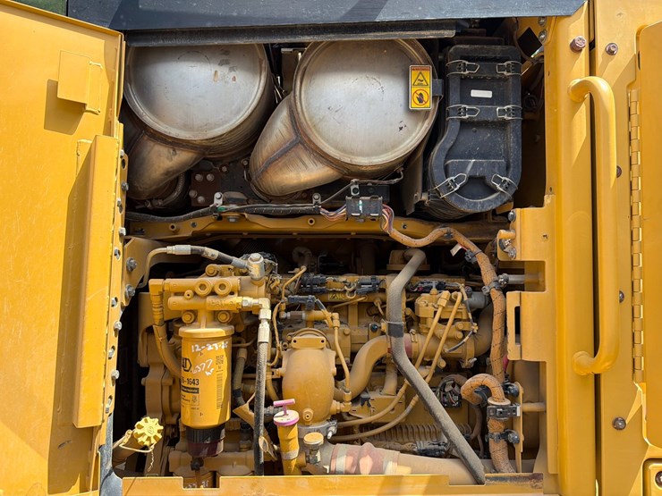 2018-caterpillar-12m3-image-61