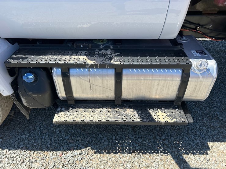 2023-ford-f750-image-22