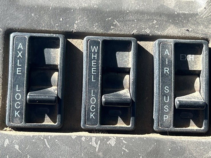 2005-massey-ferguson-8-image-58