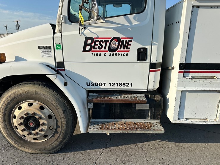 freightliner-fl70-image-11