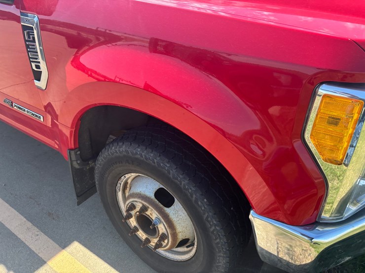 2017-ford-f350-image-18