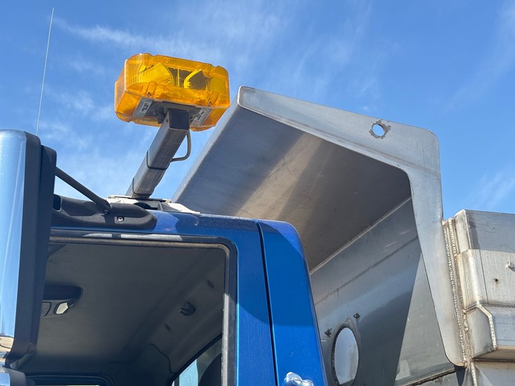 2006-international-7600-image-86