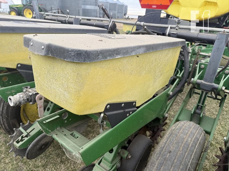 1997-john-deere-1770-image-31