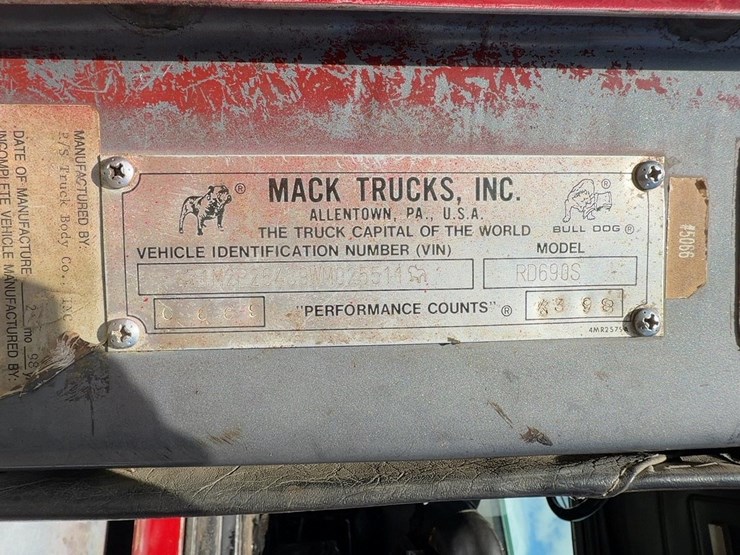 1998-mack-rd690s-image-36