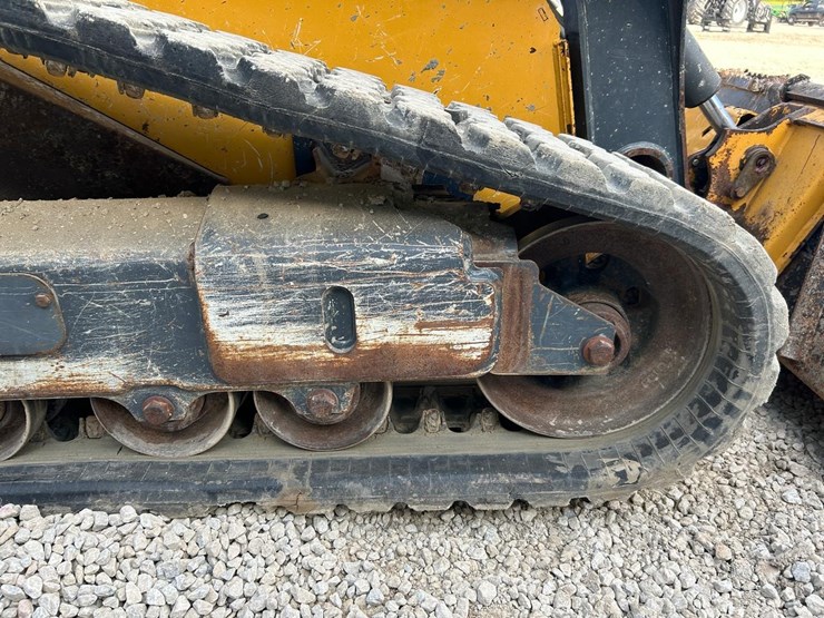 2021-deere-325g-image-14