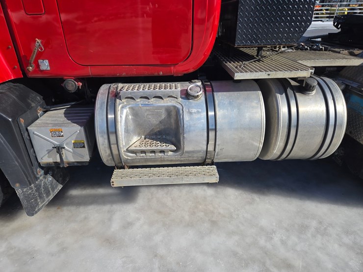 2000-mack-rd688s-image-13