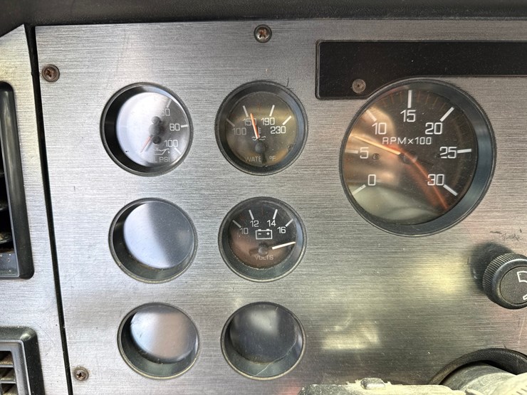 1990-massey-ferguson-8-image-74