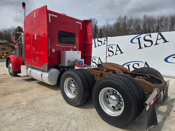 2002-peterbilt-379-image-3