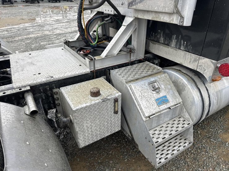 2009-massey-ferguson-8-image-17